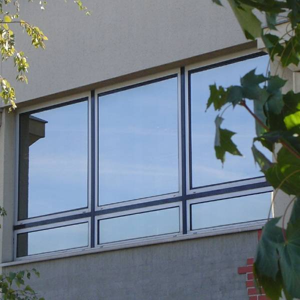 Солнцезащитная пленка-штора на окна: характеристики, преимущества и недостатки, способы установки