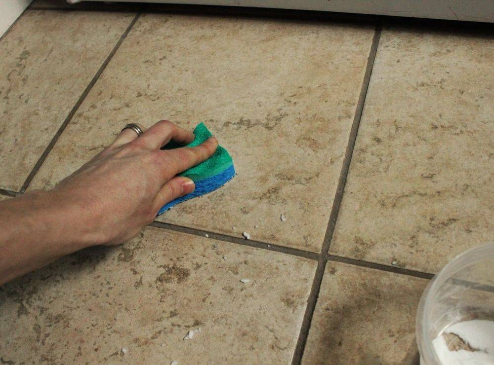 Способы очистки керамичиской плитки. как самому очистить кафель.