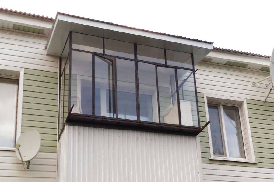 Остекление балкона в хрущевке: выбираем материал и советуемся со специалистами