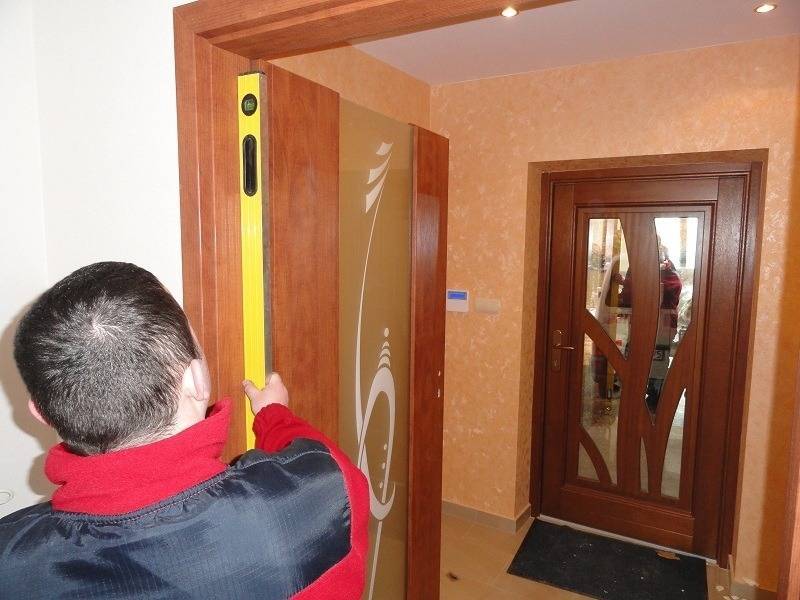 Когда устанавливают двери при ремонте: подготовка работ, пошаговая инструкция