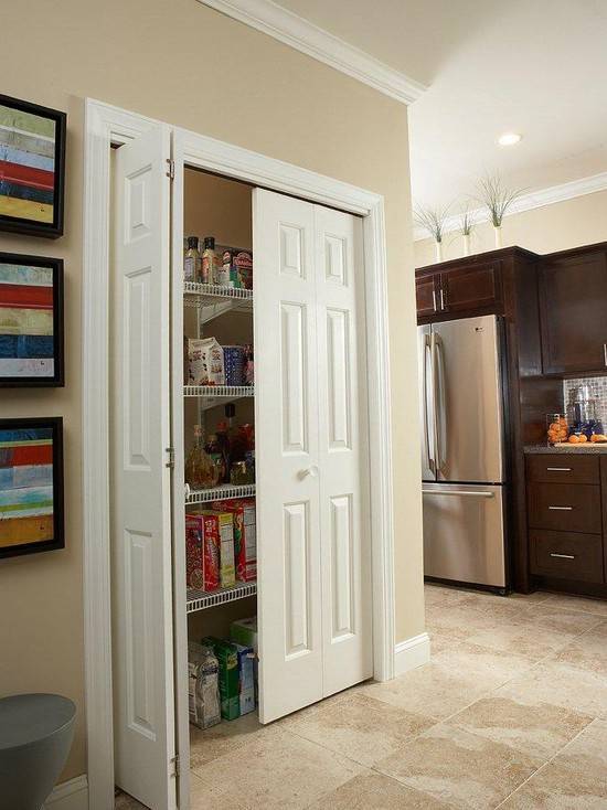 Нужна ли дверь на кухню: плюсы и минусы