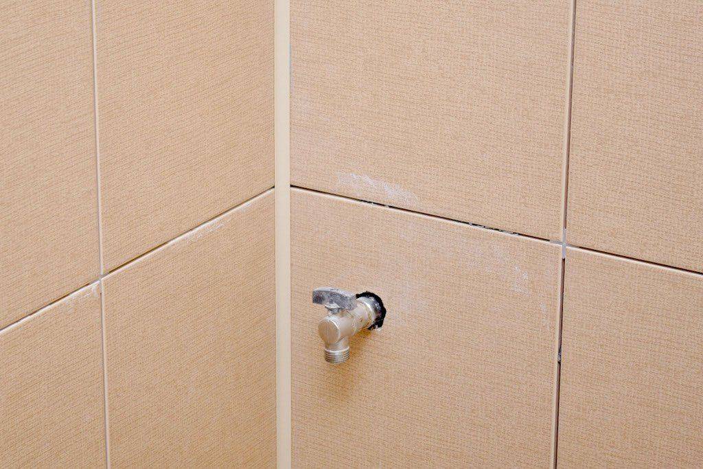 Как класть плитку на стену правильно мастер-класс по облицовке ванной
