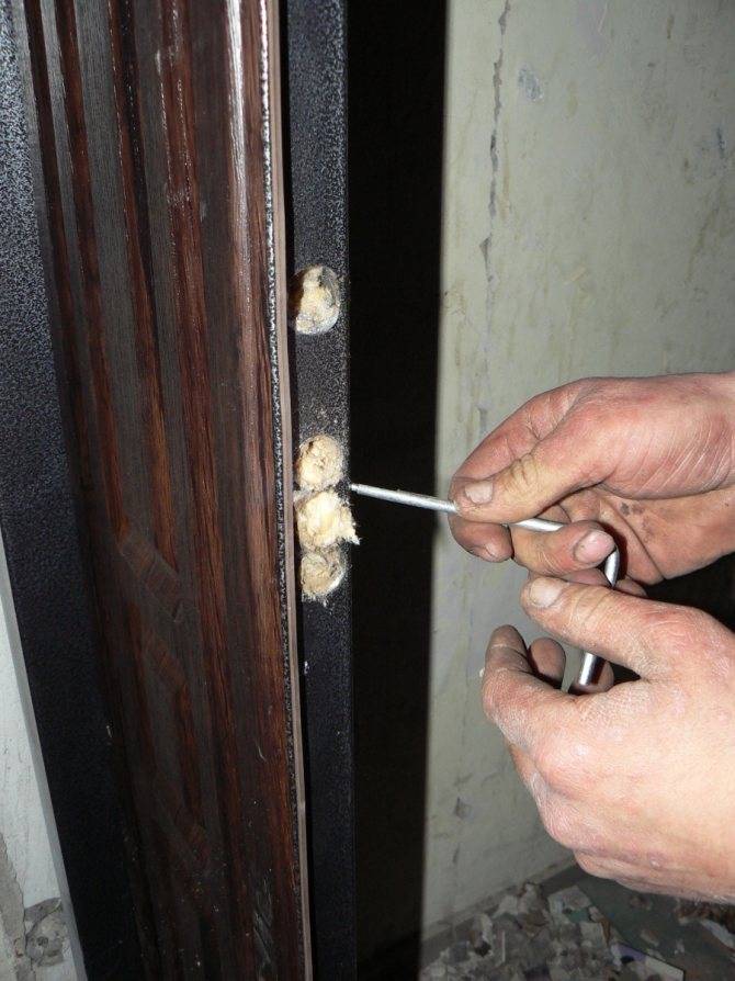 Как заделать откосы после установки металлической двери