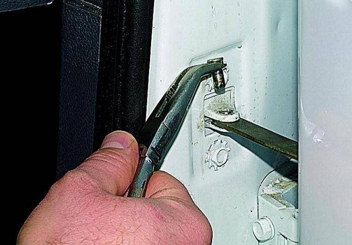 Как отрегулировать входную металлическую дверь своими руками