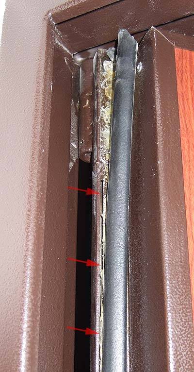 4 способа закрыть стыки между напольным покрытием и входной дверью