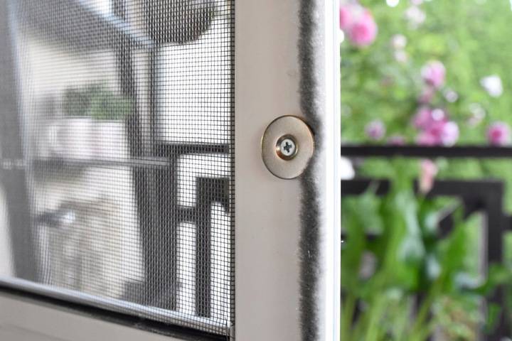 Москитная сетка на балкон – 6 вариантов конструкций, которые можно сделать самостоятельно