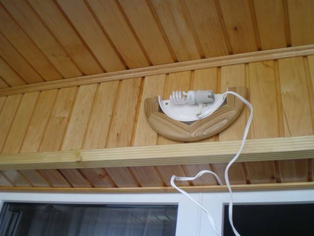 Как провести электричество на балкон от розетки
