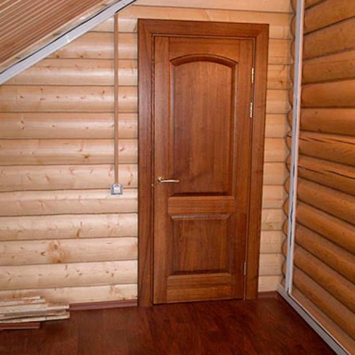Выбор входной металлической двери для деревянного дома