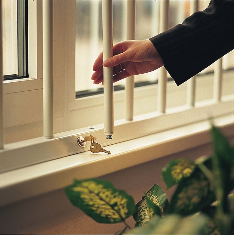 Как защитить открытый балкон от грабителей