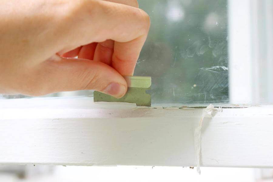 Чем отмыть пластиковые окна от скотча? как очистить следы скотча на пластиковых окнах?