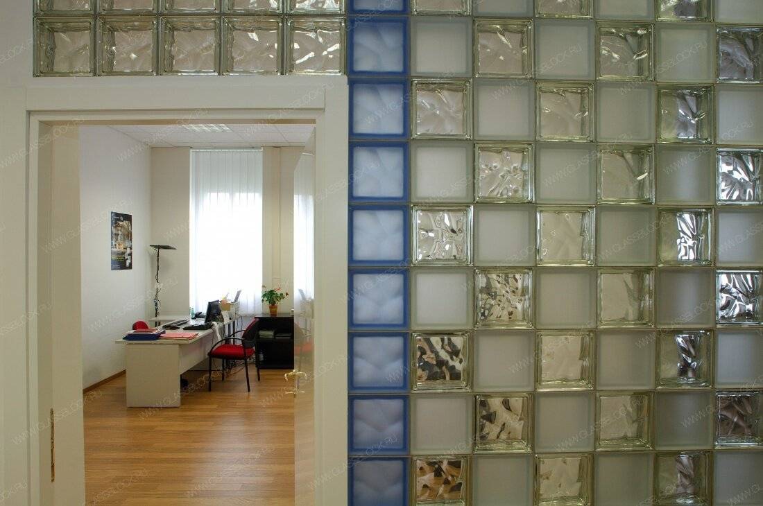 100 лучших фото идей: стеклоблоки в интерьере квартиры