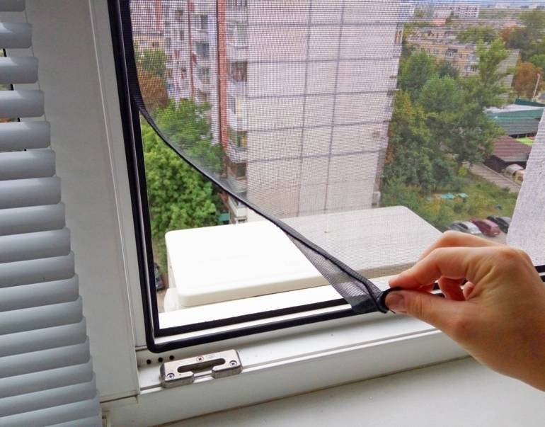 Как установить москитную сетку на пластиковое окно своими руками