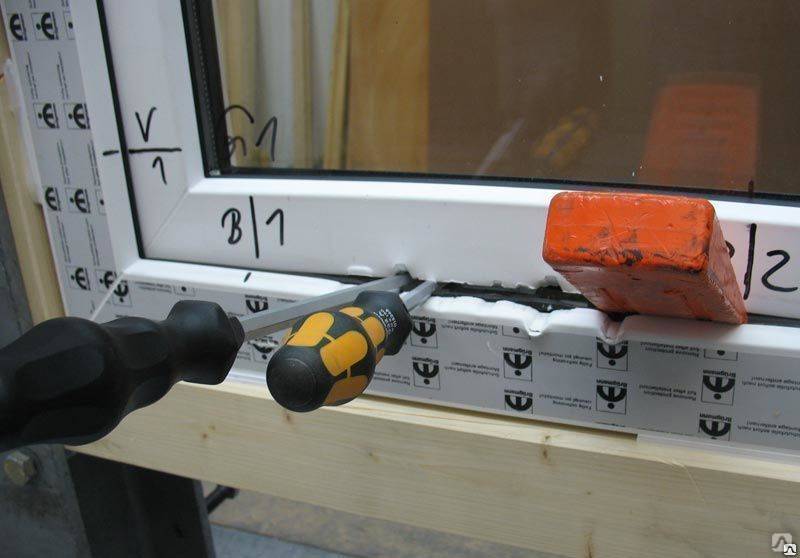 Как защитить окна на даче от воров: плёнки, роллеты, ставни, решётки, сигнализация - 1drevo.ru