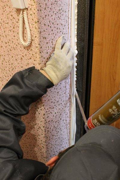Как убрать щели во входной двери? - mebitex.ru