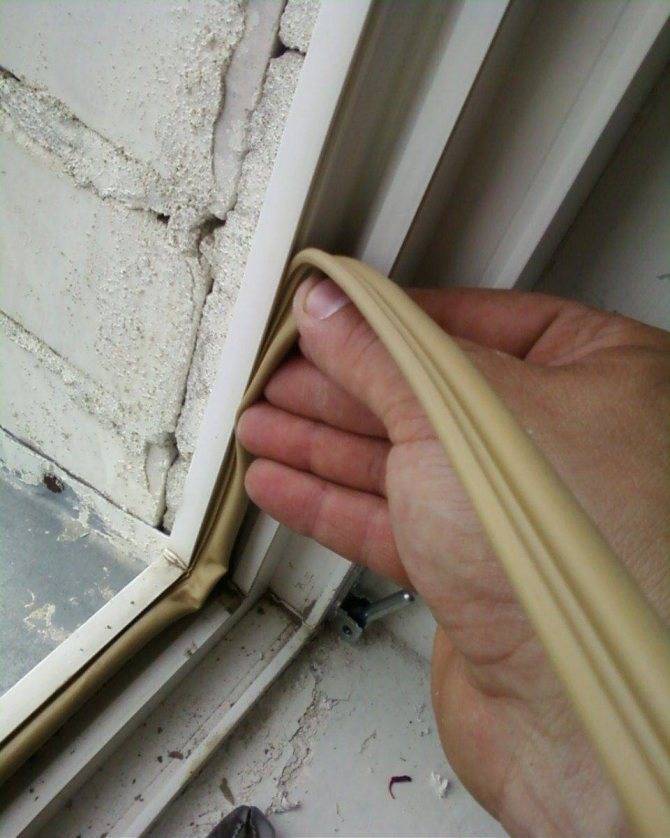 Как утеплить деревянные окна на зиму и сохранить до 50%тепла