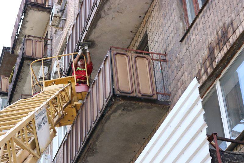 Как отремонтировать балкон в многоквартирном доме?