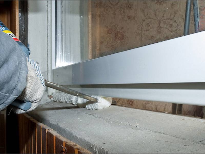 Чем заделать щели на балконе — использование герметика, пены и замазки