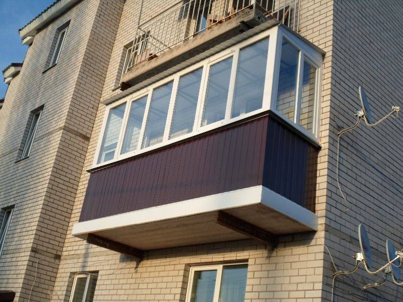 Чем лучше обшить балкон снаружи сайдингом или профнастилом. сравнение материалов