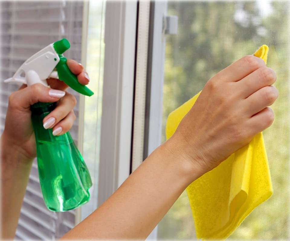 Чем лучше мыть пластиковые окна, чтобы не потели и не было разводов?