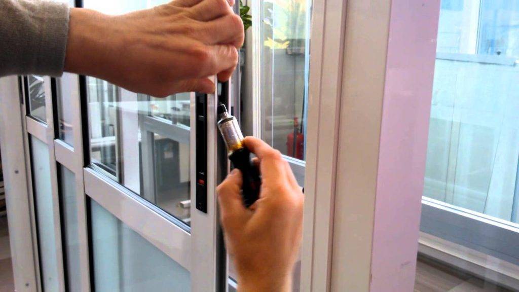 Как снять пластиковые окна на балконе