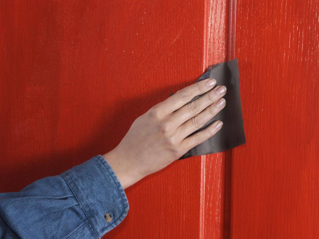 Чем покрасить двери межкомнатные из шпона: выбор краски, подготовка и технология