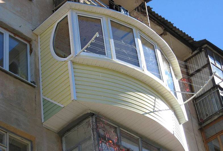 Внешняя отделка выносного балкона – основные материалы и технология монтажа