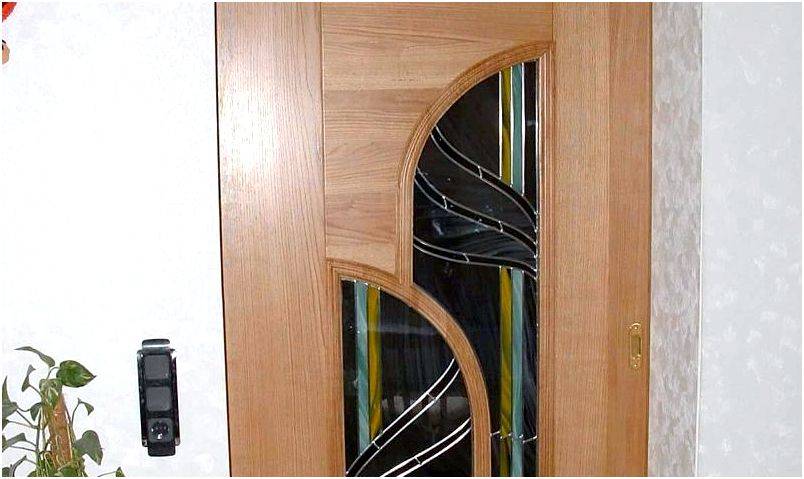 Как произвести замену стекла в межкомнатной двери своими руками? основные правила