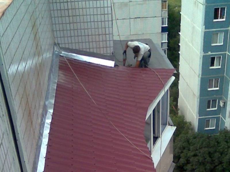 Течет балкон сверху: что делать, чем заделать швы