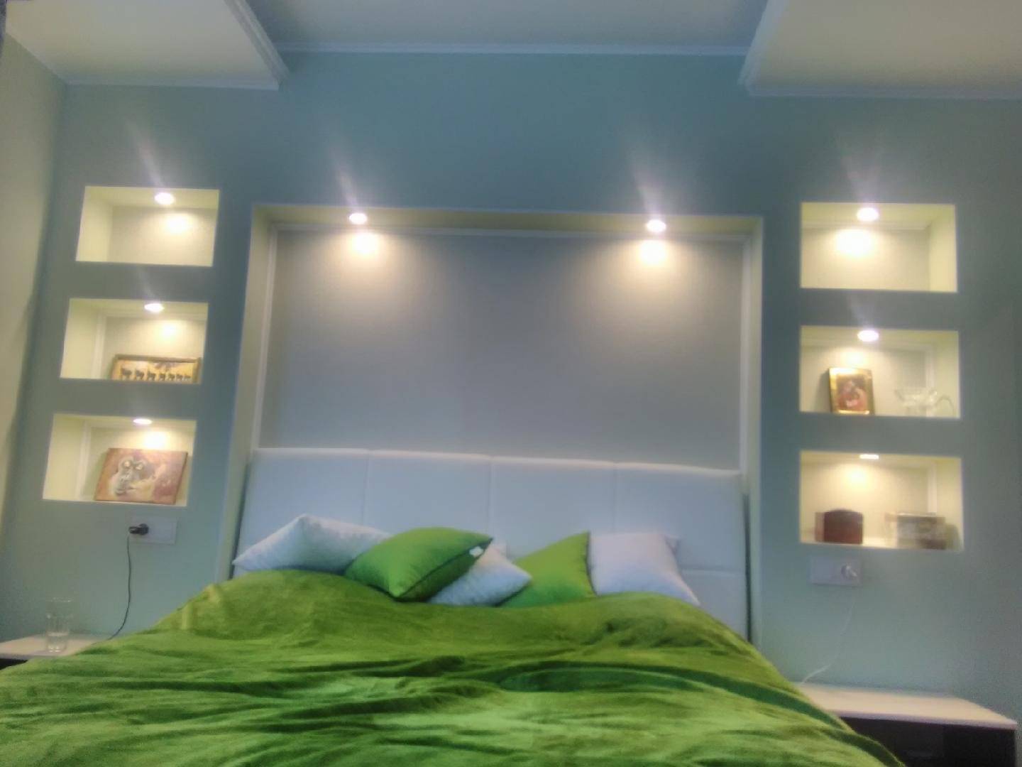 Потолки из гипсокартона в спальне: конструкции с подсветкой и без, инструкция, видео и фото