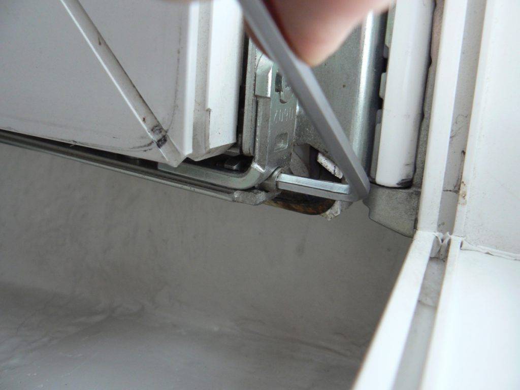 Как отрегулировать пластиковую балконную дверь, видео - заметки строителя