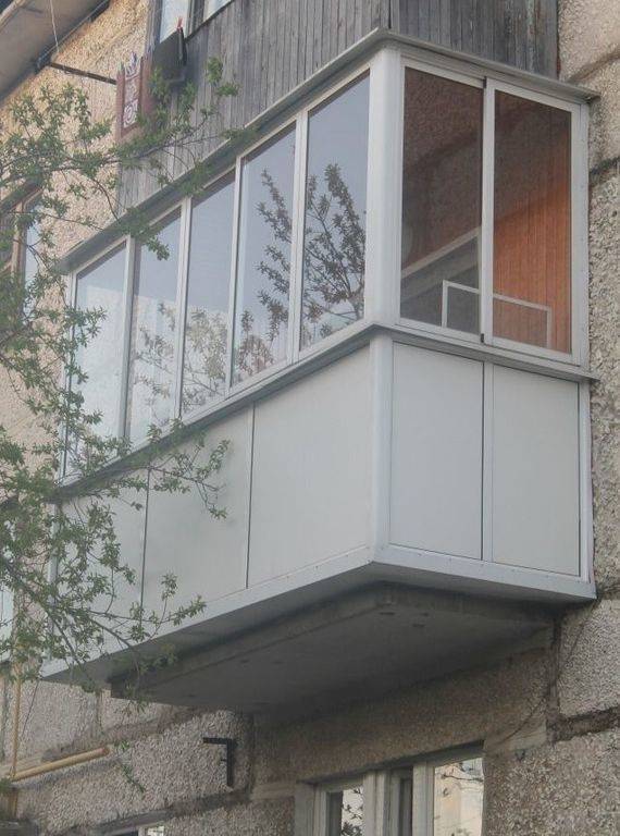 Как лучше застеклить балкон — советы профессионала