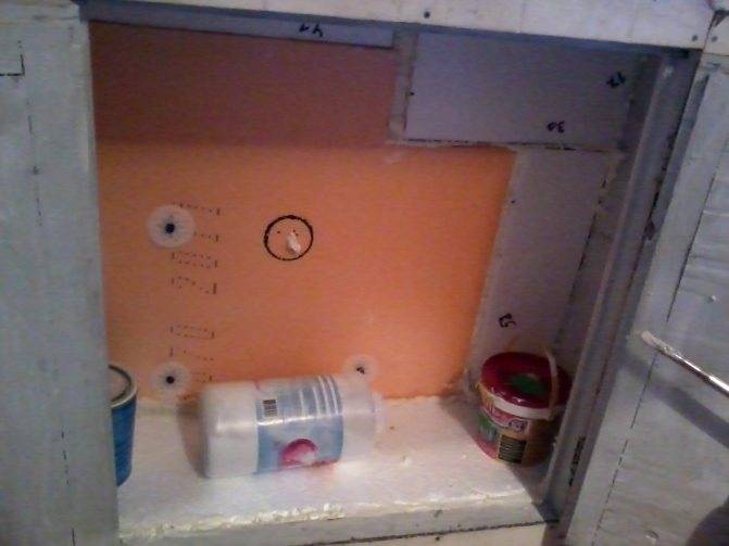 Дверцы для холодильника под подоконником