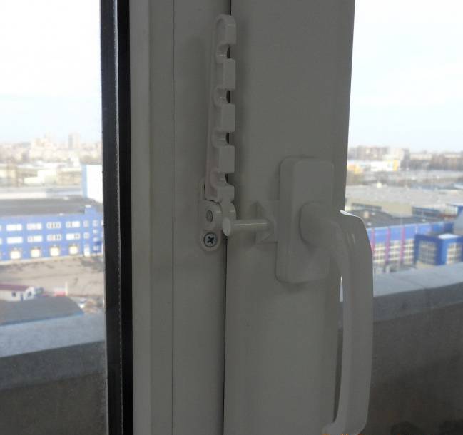 Установка оконного ограничителя на окно: как установить ограничитель открывания пластикового окна