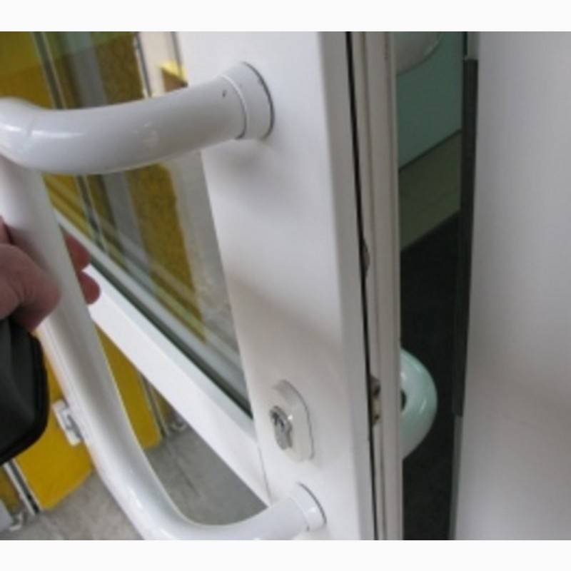 Правила выбора балконной двухсторонней ручки на пластиковую дверь и установка