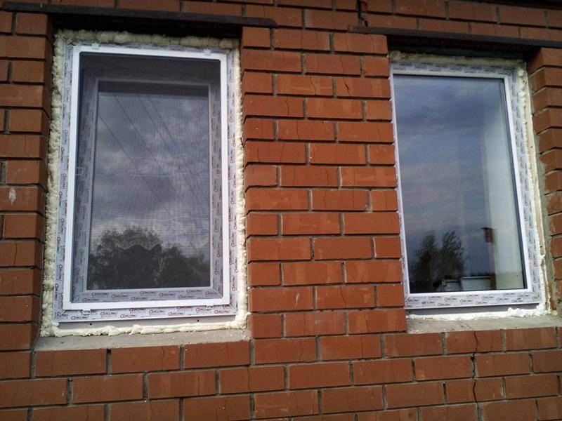 Чем штукатурить откосы на окнах снаружи