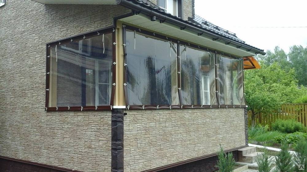 Как защитить балкон или террасу от ветра, солнца или дождя?