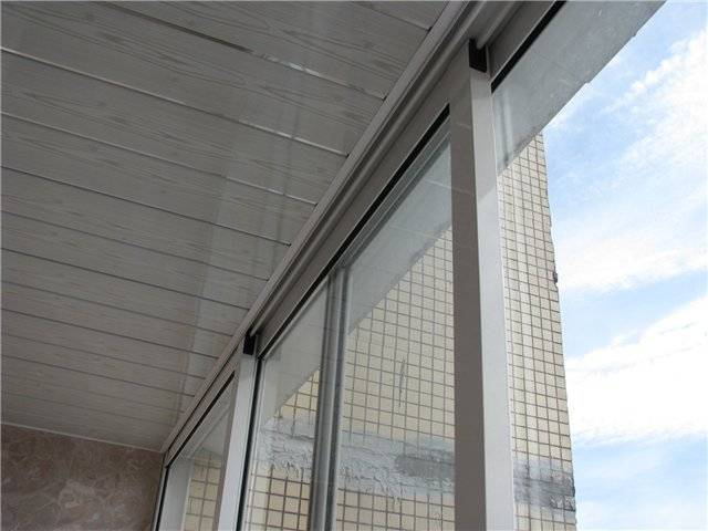 Рулонные шторы на балкон - как выбрать ткань, дизайн и как установить