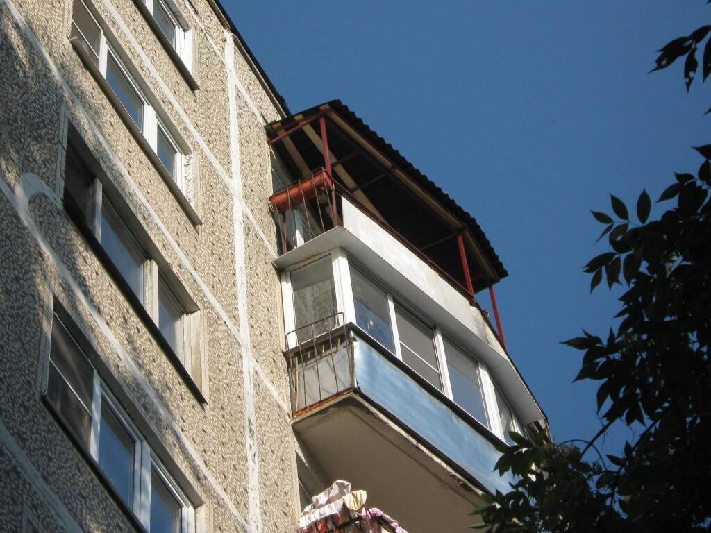 Крыша на балкон последнего этажа: инструкция по установке, утеплению и герметизации