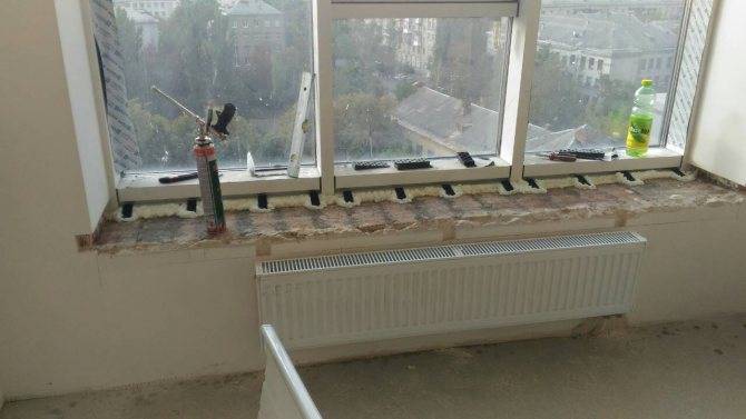 Как сделать и установить подоконник на балконе своими руками?