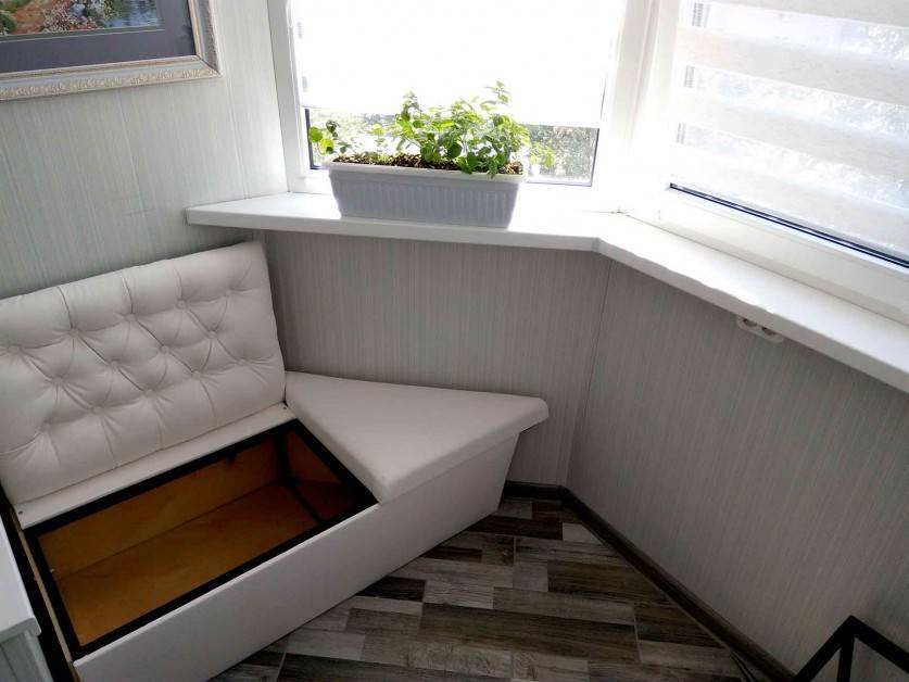Диван на балкон: своими руками, на лоджии, фото, маленький, диван-кровать, узкие, мини, уголок раскладной, мягкий, видео