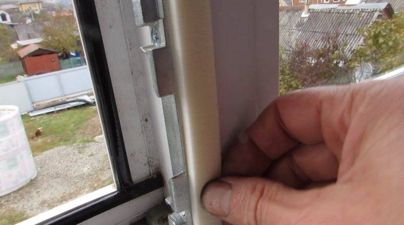 Почему дует с балконной пластиковой двери? причины и способы устранения проблемы