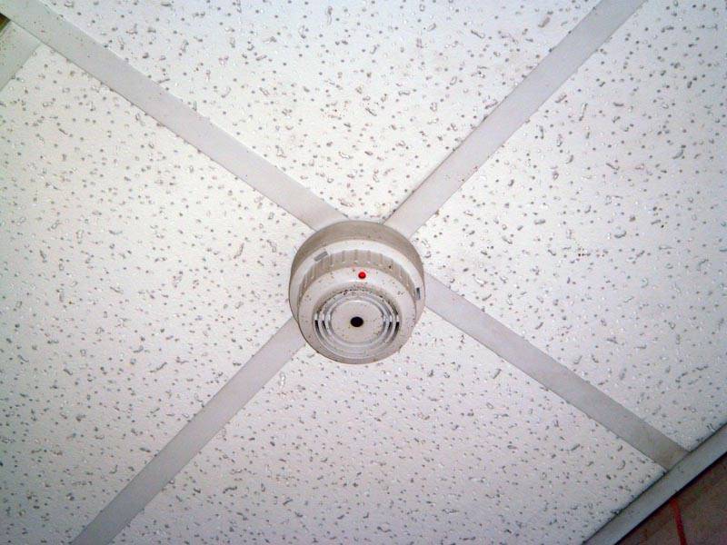 Пожарная сигнализация: за подвесным потолком и на натяжном, нормы по установке