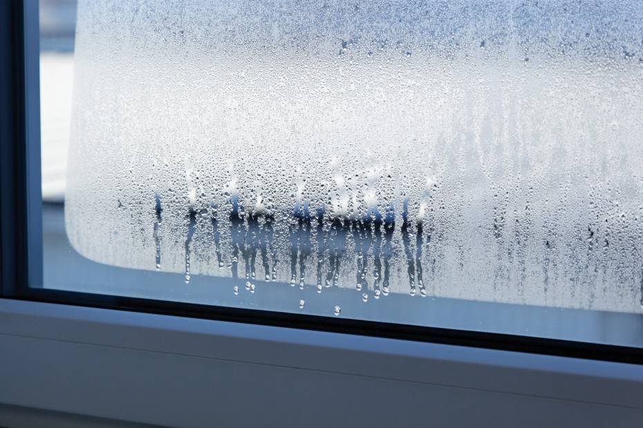 Что делать если потеют пластиковые окна — обзор основных причин и методов устранения конденсата