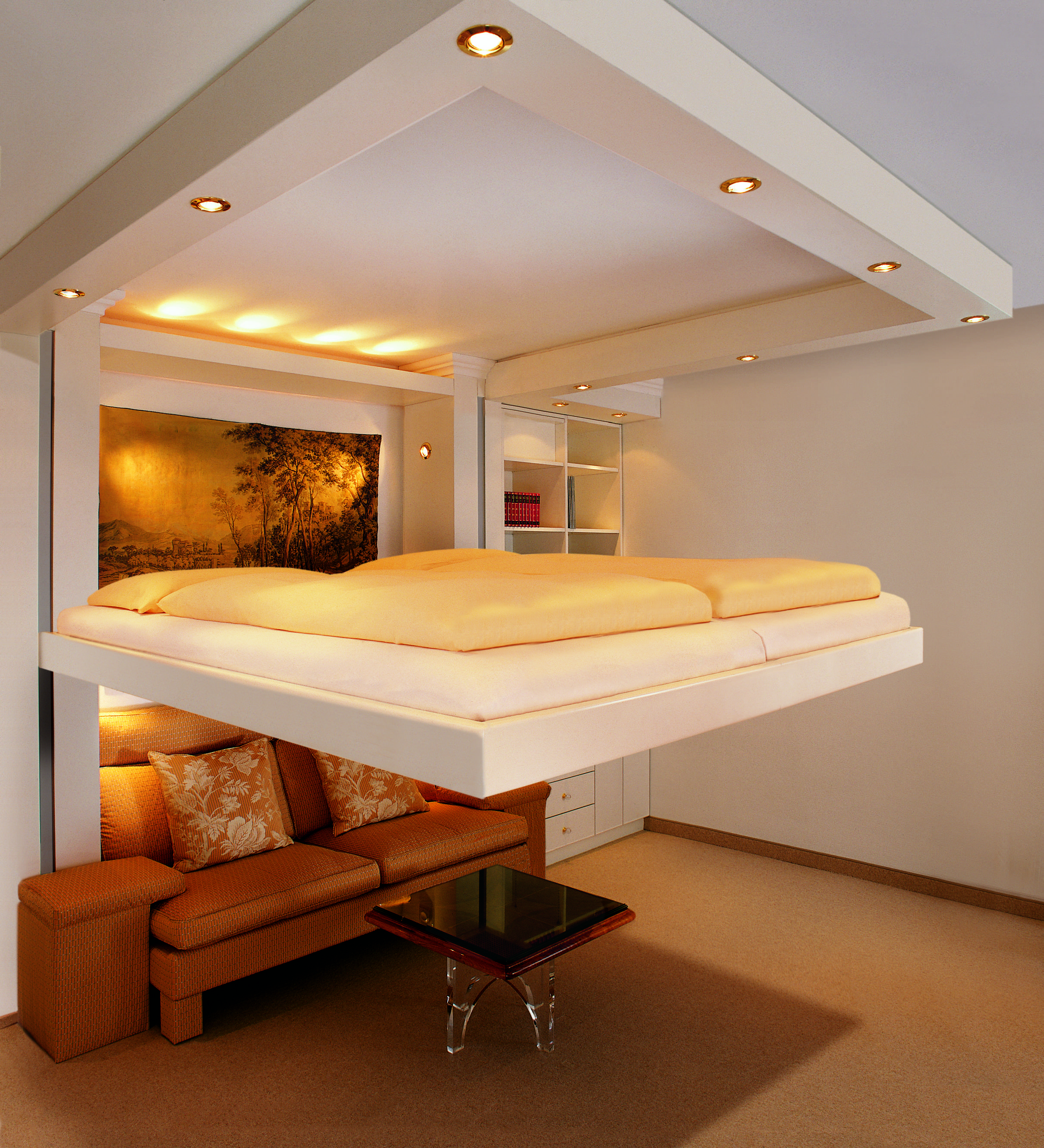 Откидная кровать под потолком