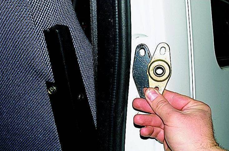 Регулировка металлических входных дверей: возможные неисправности и методы их устранения