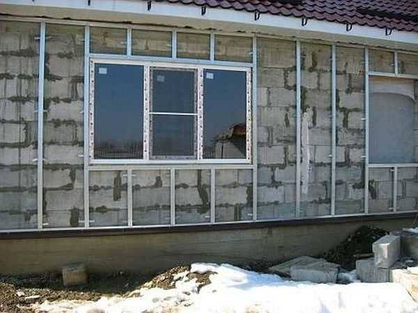 Как правильно обшить фасад дома профлистом с утеплителем