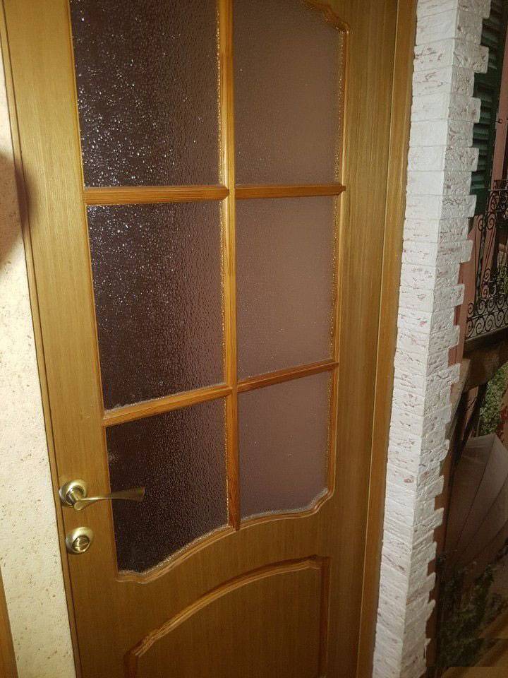 Замена стекла в межкомнатной двери - ремонт разбитого и вставка нового