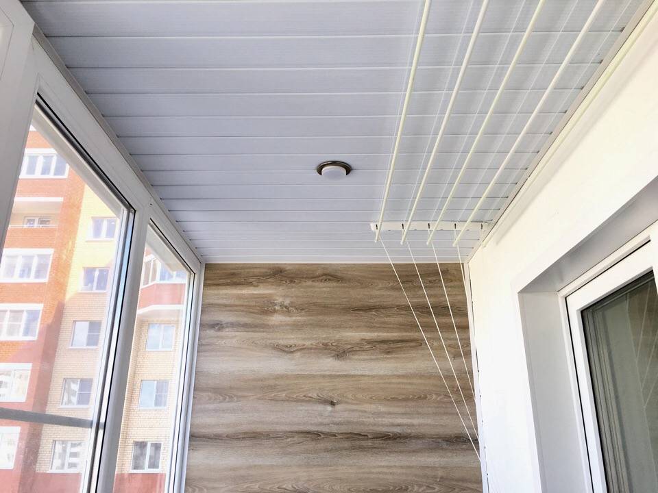 Чем отделать потолок на балконе и лоджии своими руками: 10 вариантов
