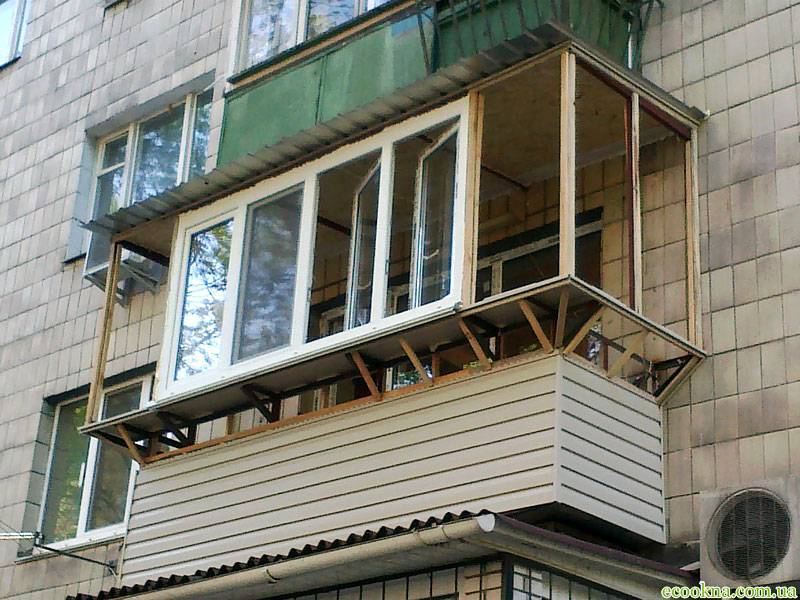 Остекление балкона в хрущевке — советы и рекомендации