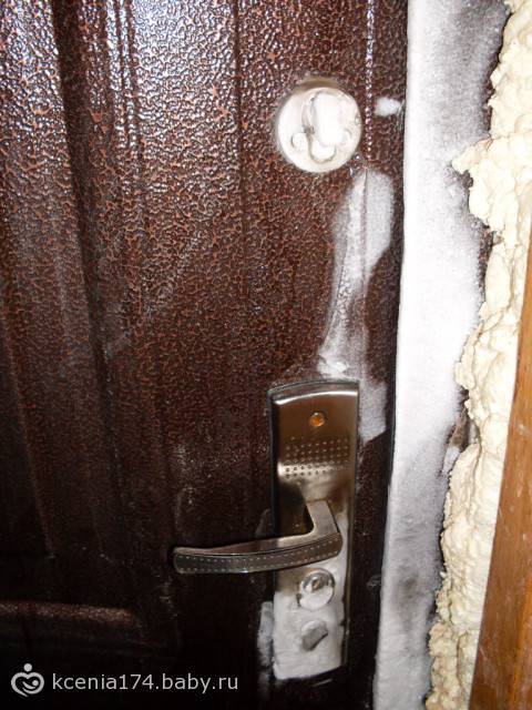 Как избежать промерзания входной двери?